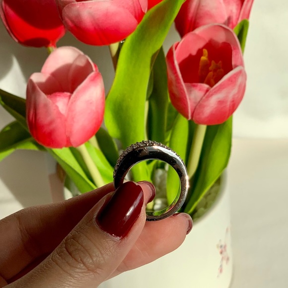 ✨Ann Taylor Silver Statement Ring w/ Faux Diamonds - Picture 4 of 8